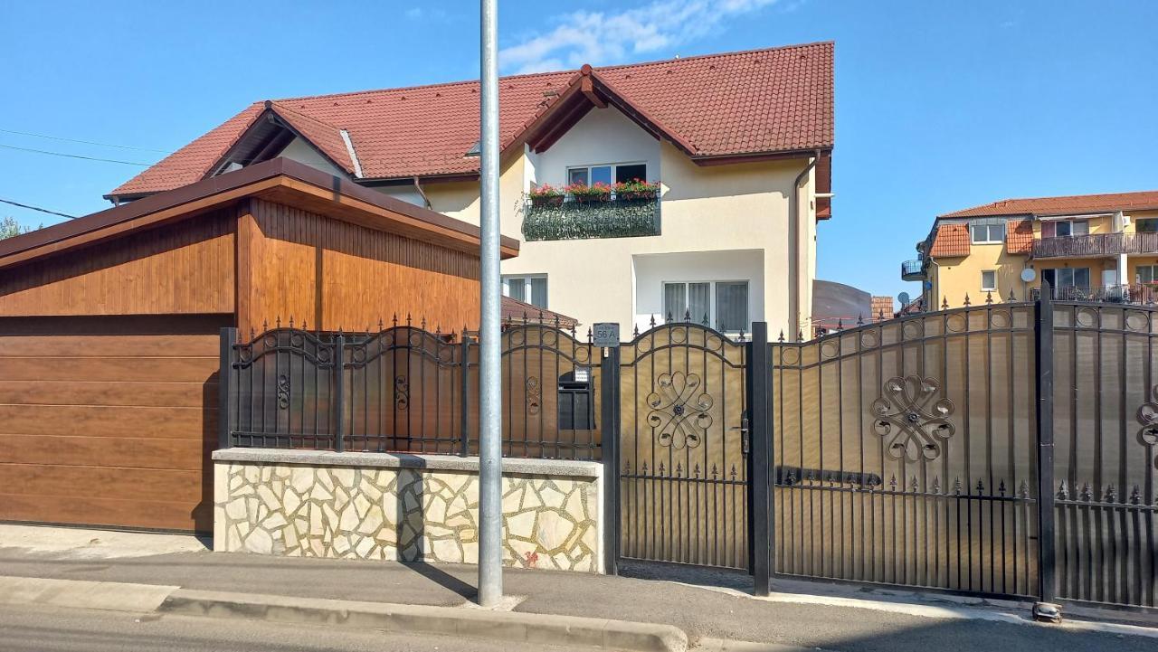 Dove Apartment Sibiu Esterno foto